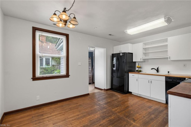 Photo 8 of 31 residential for sale in Norfolk virginia