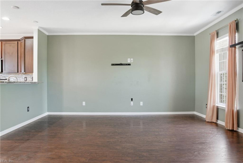 Photo 4 of 27 residential for sale in Virginia Beach virginia