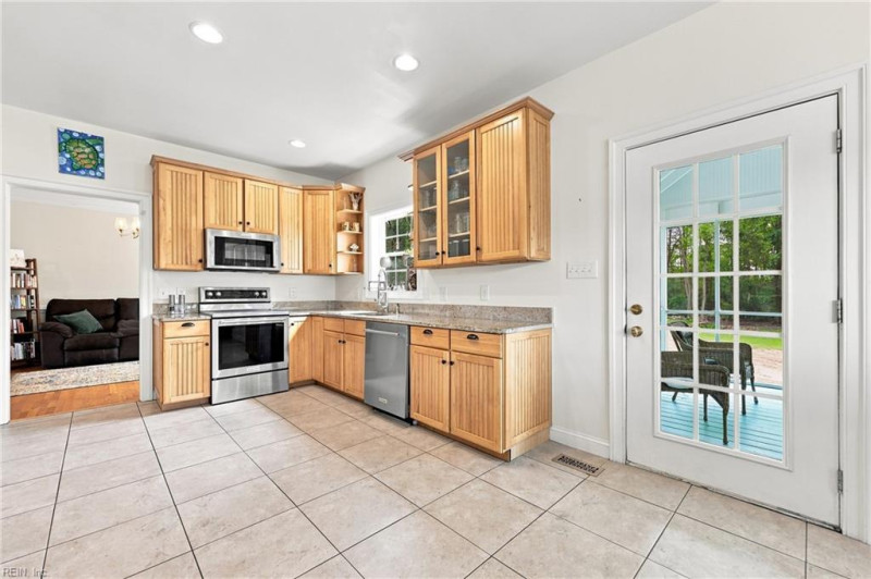 Photo 4 of 50 residential for sale in Currituck County virginia