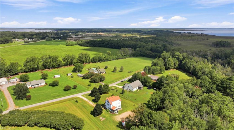 Photo 45 of 50 residential for sale in Currituck County virginia