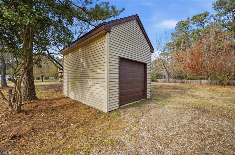 Photo 34 of 39 residential for sale in Poquoson virginia