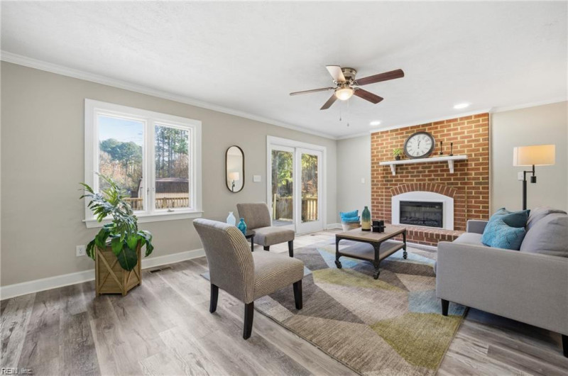 Photo 4 of 39 residential for sale in Poquoson virginia