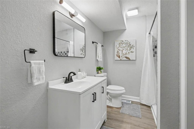 Photo 21 of 30 residential for sale in Virginia Beach virginia