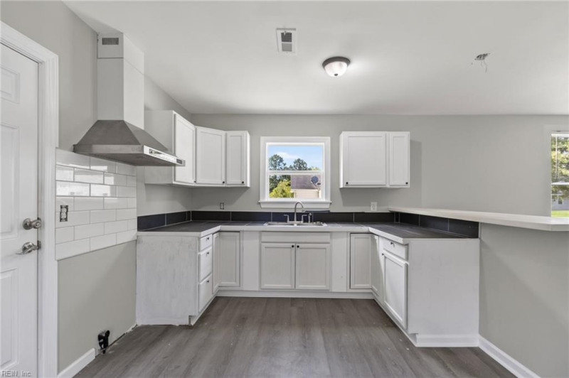 Photo 16 of 32 residential for sale in Franklin virginia