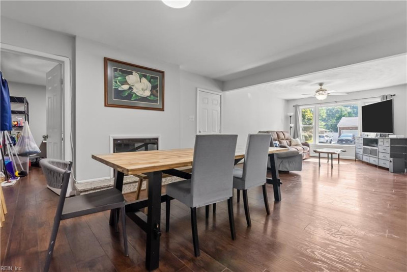 Photo 11 of 45 residential for sale in Chesapeake virginia