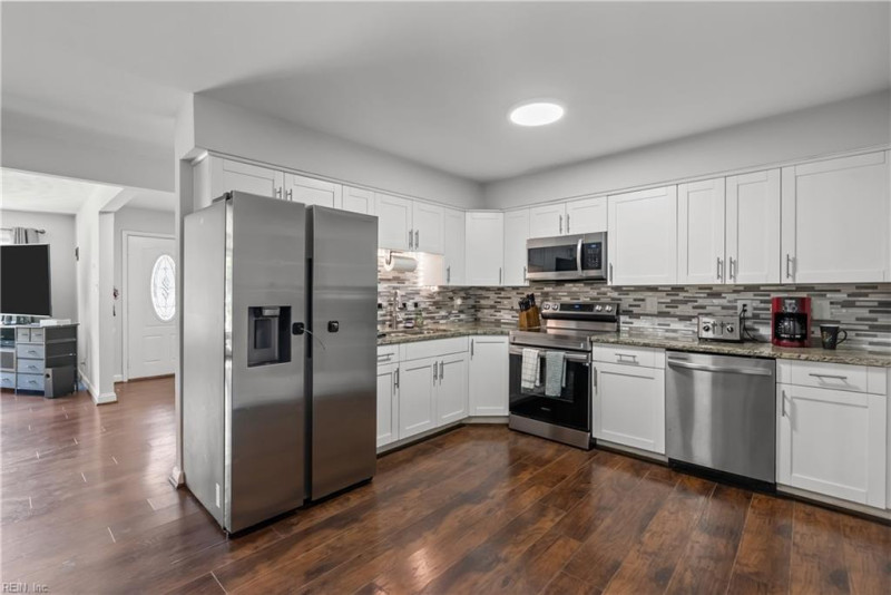 Photo 12 of 45 residential for sale in Chesapeake virginia