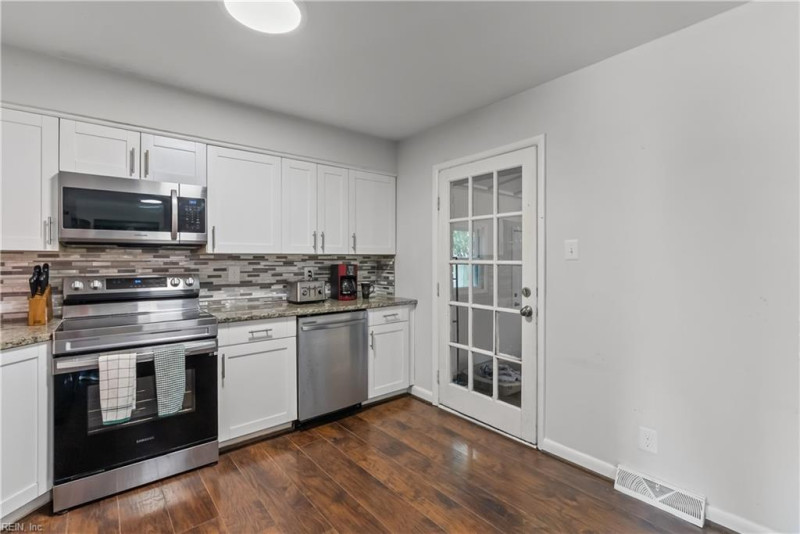 Photo 13 of 45 residential for sale in Chesapeake virginia