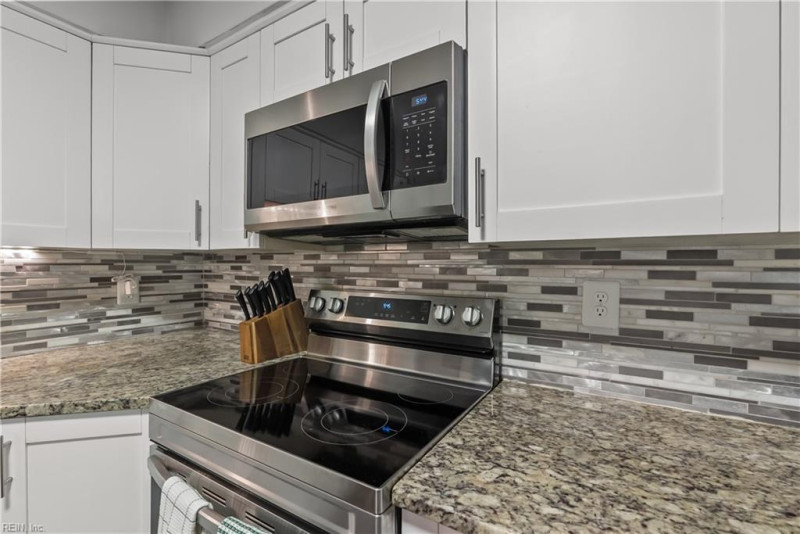 Photo 15 of 45 residential for sale in Chesapeake virginia