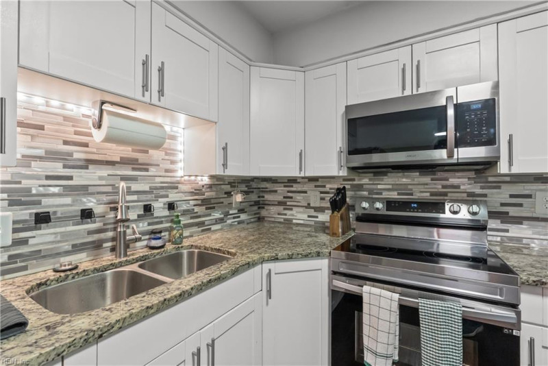 Photo 16 of 45 residential for sale in Chesapeake virginia