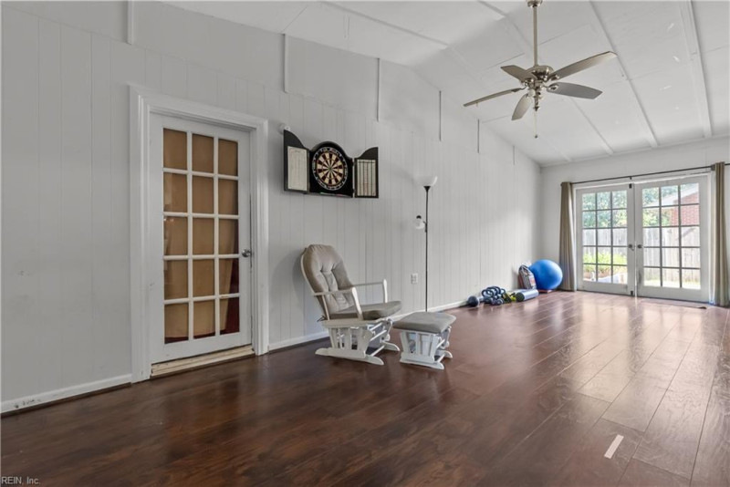 Photo 18 of 45 residential for sale in Chesapeake virginia