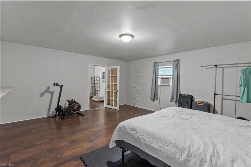 Photo 33 of 45 residential for sale in Chesapeake virginia