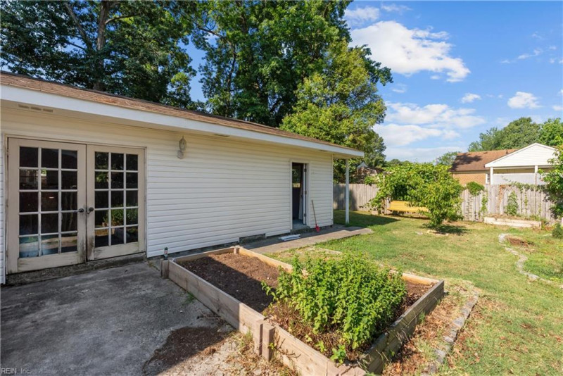 Photo 34 of 45 residential for sale in Chesapeake virginia