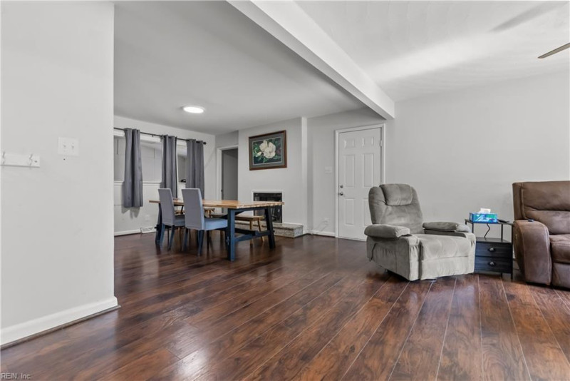 Photo 5 of 45 residential for sale in Chesapeake virginia