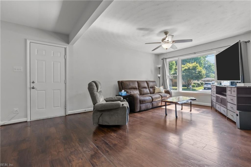 Photo 6 of 45 residential for sale in Chesapeake virginia