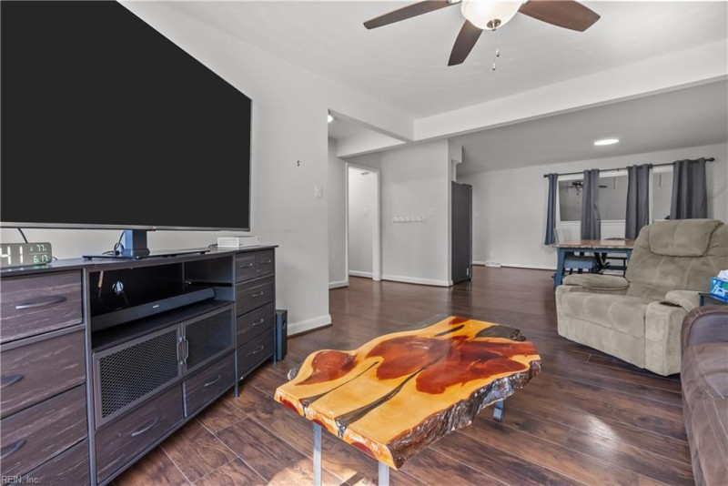 Photo 7 of 45 residential for sale in Chesapeake virginia
