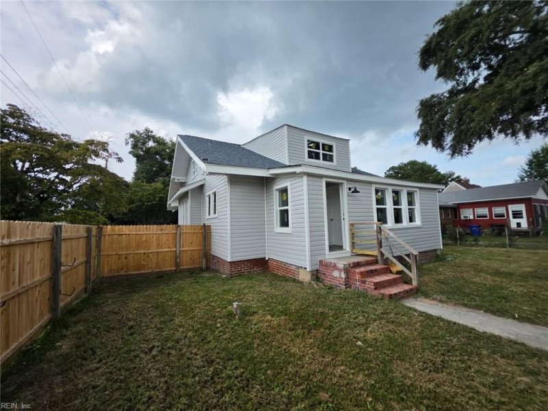 Photo 13 of 15 residential for sale in Portsmouth virginia Photo 13 of 15 residential for sale in Portsmouth virginia