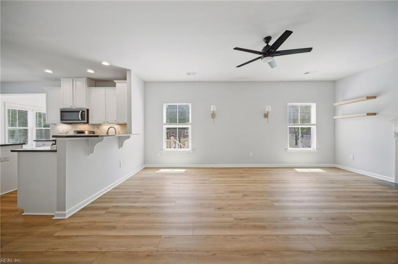 Photo 11 of 47 residential for sale in Chesapeake virginia