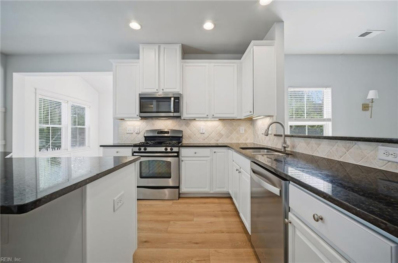 Photo 13 of 47 residential for sale in Chesapeake virginia
