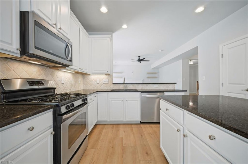 Photo 15 of 47 residential for sale in Chesapeake virginia