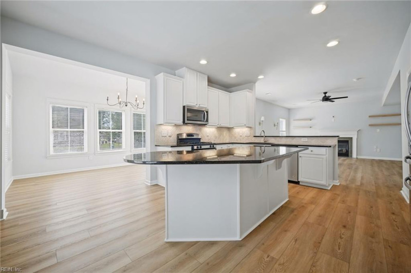 Photo 16 of 47 residential for sale in Chesapeake virginia