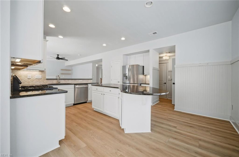 Photo 18 of 47 residential for sale in Chesapeake virginia