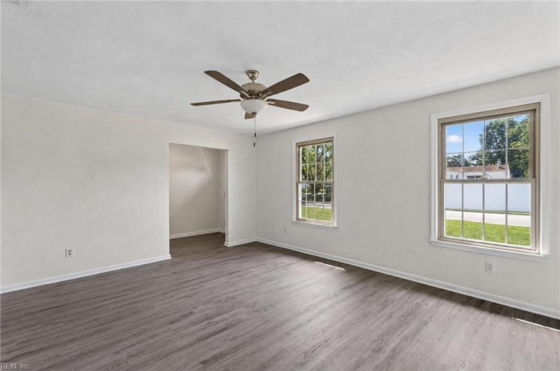 Photo 11 of 37 residential for sale in Virginia Beach virginia