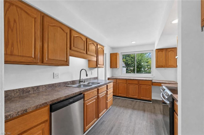 Photo 15 of 37 residential for sale in Virginia Beach virginia