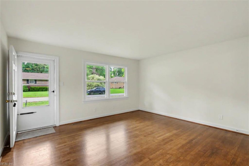Photo 10 of 42 residential for sale in York County virginia