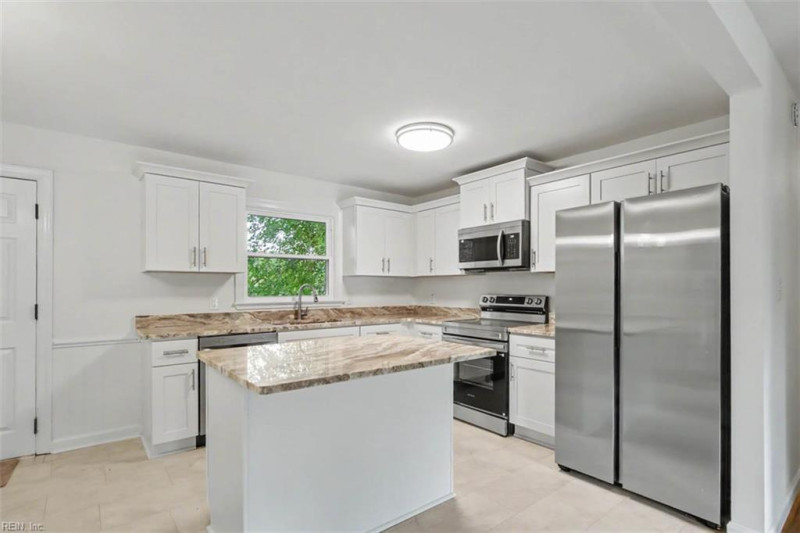 Photo 12 of 42 residential for sale in York County virginia