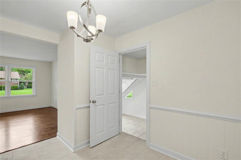 Photo 14 of 42 residential for sale in York County virginia