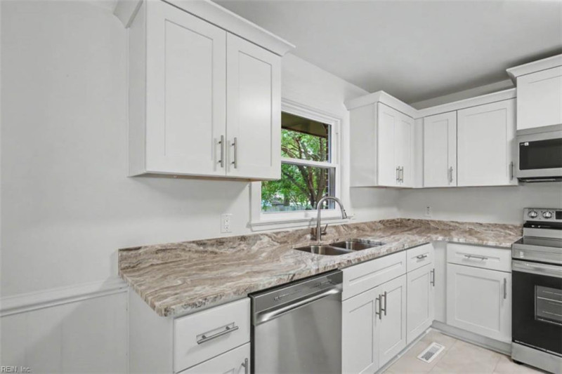 Photo 17 of 42 residential for sale in York County virginia