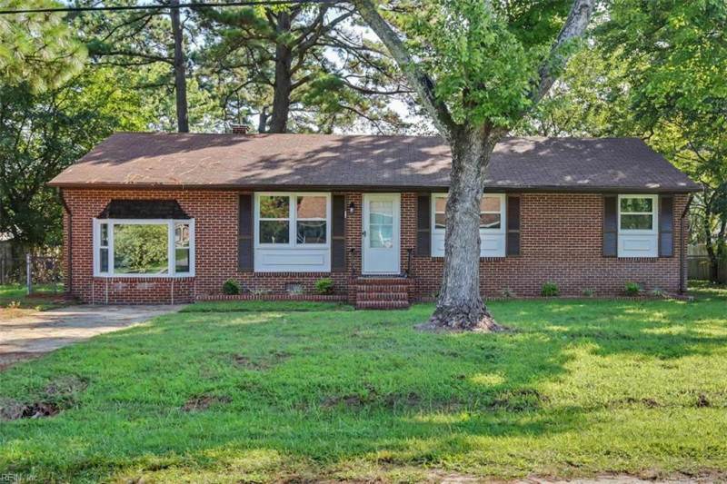 Photo 3 of 42 residential for sale in York County virginia