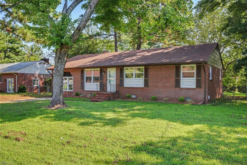 Photo 4 of 42 residential for sale in York County virginia