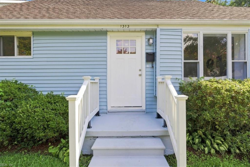 Photo 3 of 34 residential for sale in Norfolk virginia