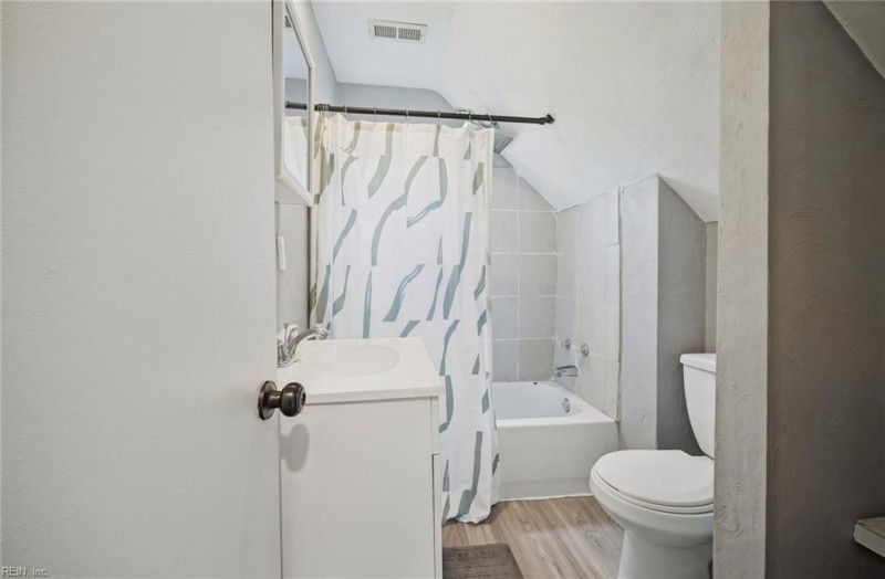 Photo 12 of 19 residential for sale in Portsmouth virginia