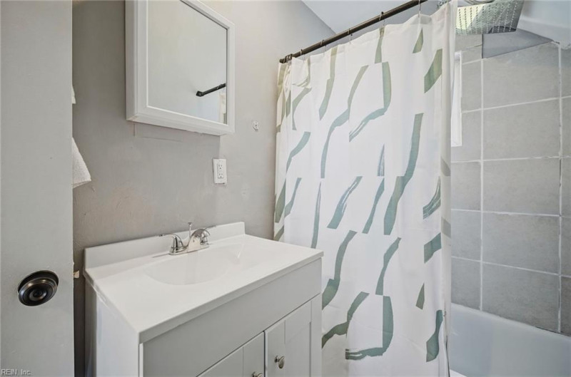 Photo 13 of 19 residential for sale in Portsmouth virginia