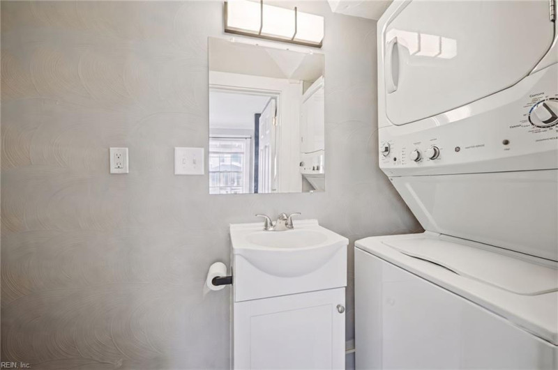 Photo 16 of 19 residential for sale in Portsmouth virginia