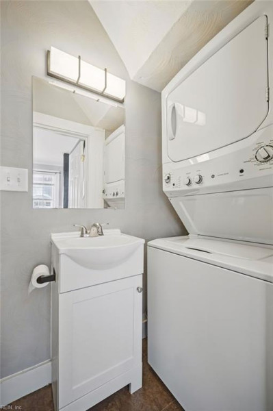 Photo 17 of 19 residential for sale in Portsmouth virginia
