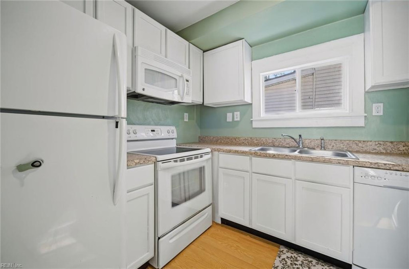 Photo 9 of 19 residential for sale in Portsmouth virginia
