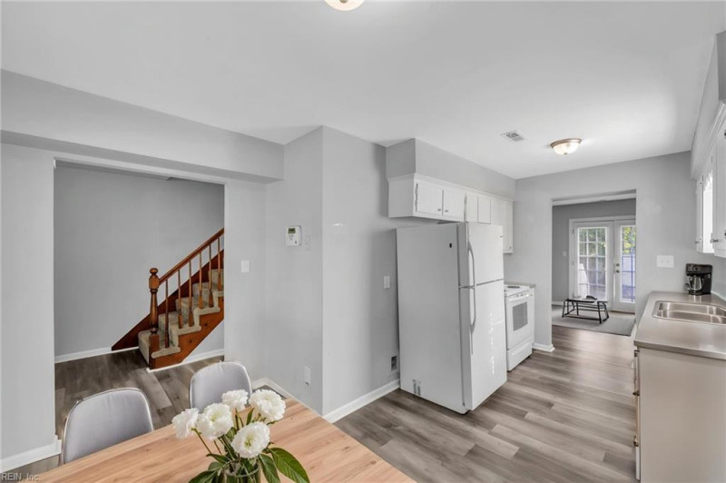 Photo 3 of 14 residential for sale in Portsmouth virginia
