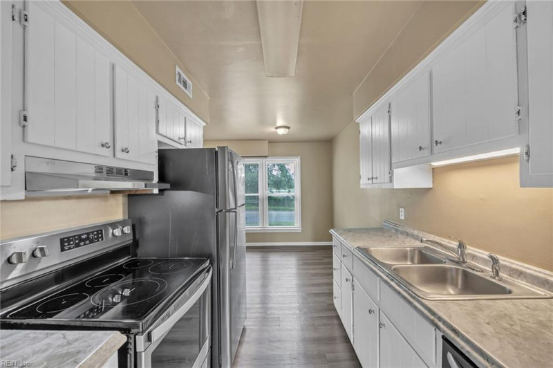 Photo 6 of 12 residential for sale in Portsmouth virginia