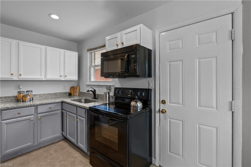 Photo 11 of 29 residential for sale in Hampton virginia