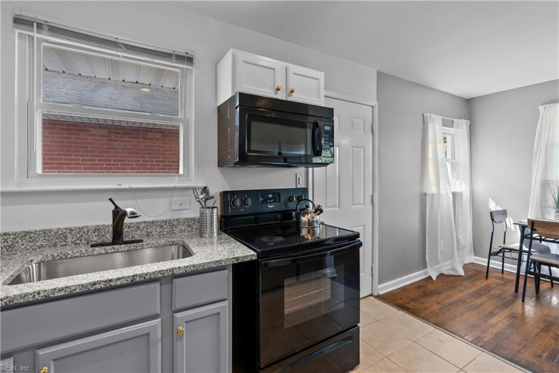 Photo 14 of 29 residential for sale in Hampton virginia