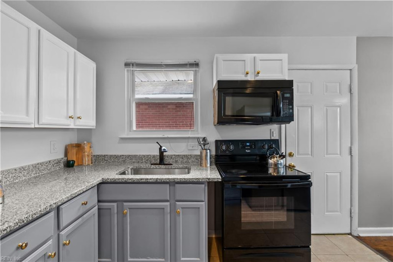 Photo 15 of 29 residential for sale in Hampton virginia