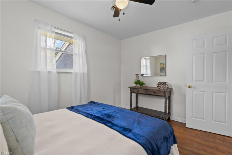Photo 18 of 29 residential for sale in Hampton virginia