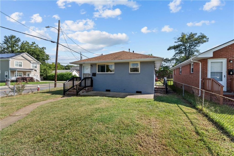 Photo 3 of 29 residential for sale in Hampton virginia