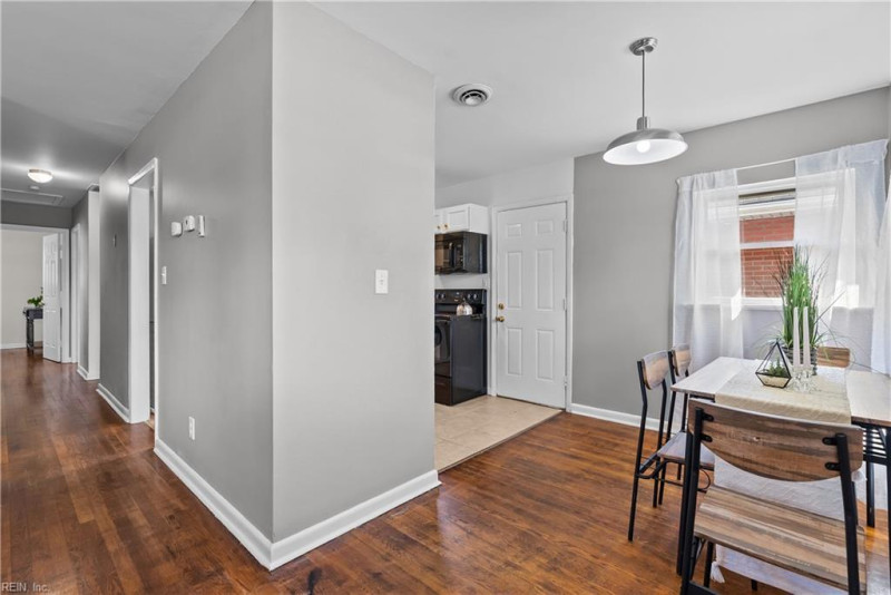 Photo 7 of 29 residential for sale in Hampton virginia
