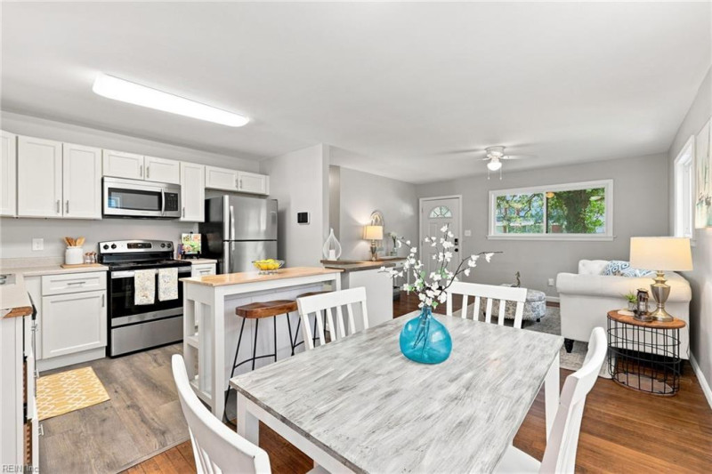 Photo 13 of 31 residential for sale in Hampton virginia