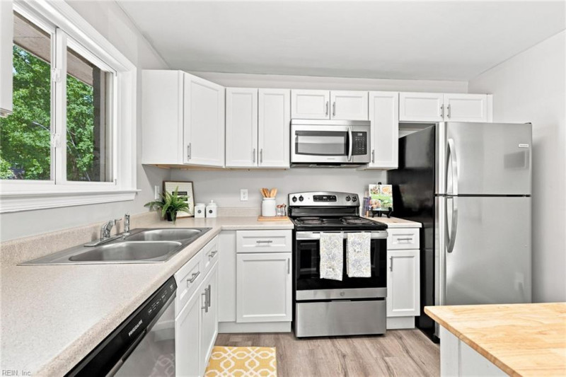 Photo 15 of 31 residential for sale in Hampton virginia
