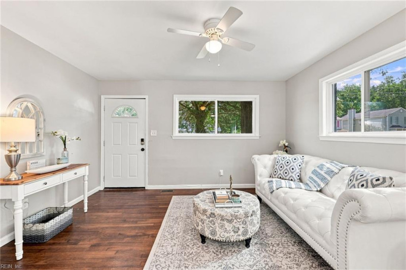 Photo 7 of 31 residential for sale in Hampton virginia
